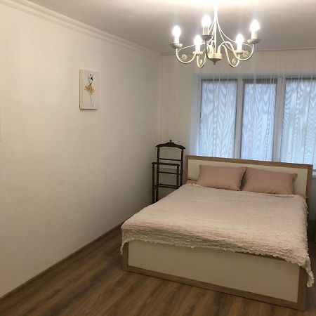 Квартира Подобово Однокімнатна Lutsʼk Esterno foto