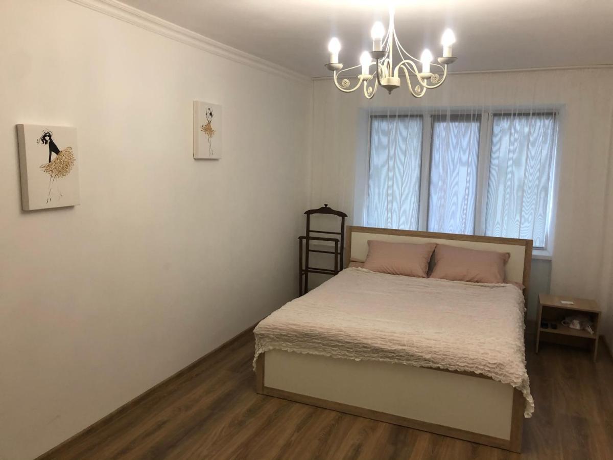 Квартира Подобово Однокімнатна Lutsʼk Esterno foto