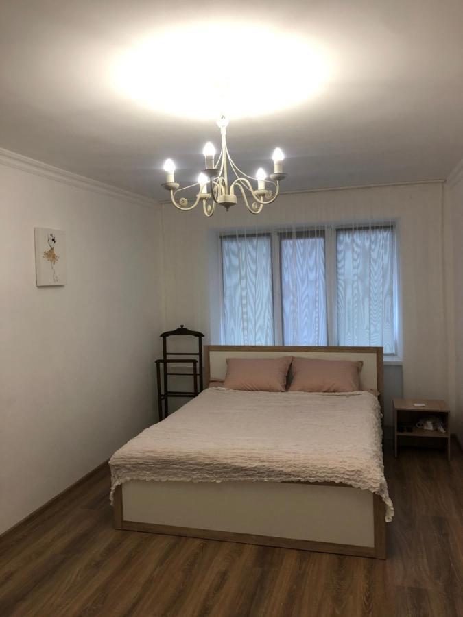 Квартира Подобово Однокімнатна Lutsʼk Esterno foto